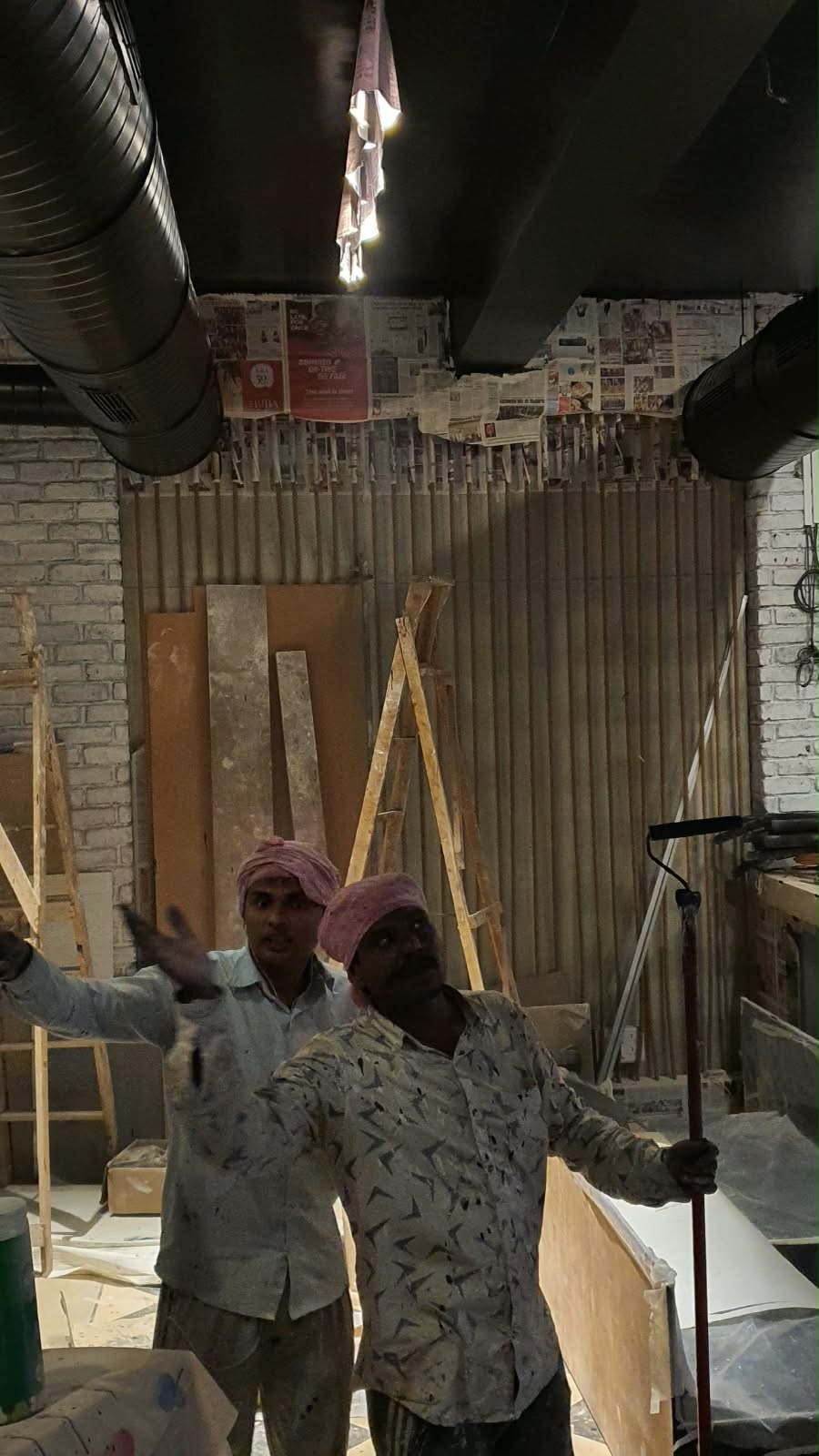 EN'CREO BISTRO site activity with people and materials in the restaurant space